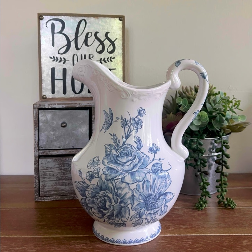 New Pioneer Woman Blue Agatha Stoneware 2-Quart Pitcher